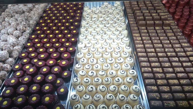 vente-ROQUEBRUNE CAP MARTIN-min_chocolates_milk_chocolate_white_chocolate_truffles_candy_food_treat_cacao-1213769